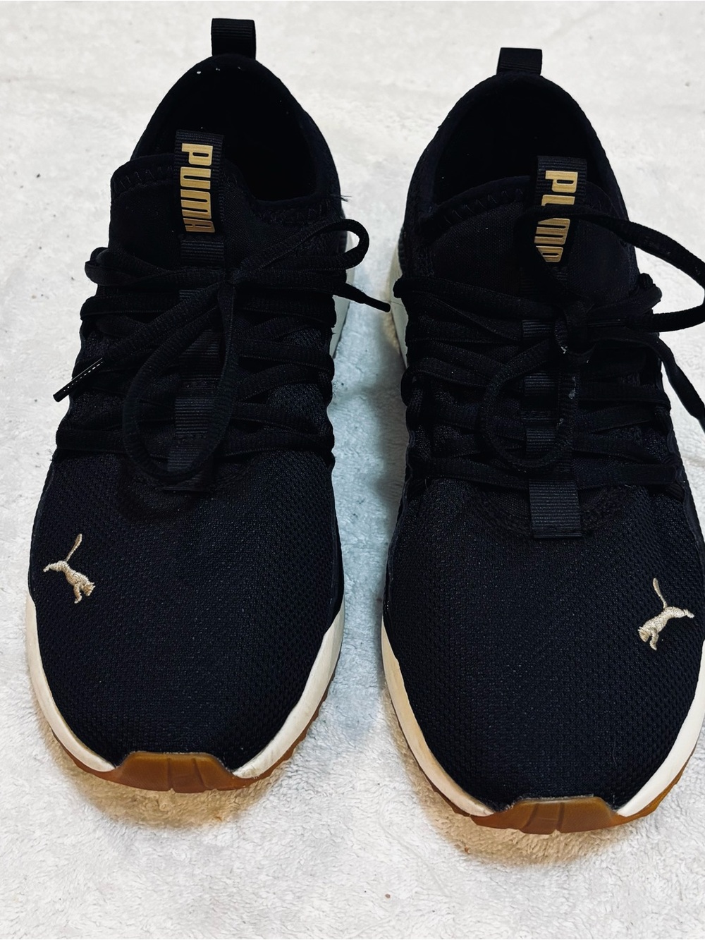 Almost Brand New Women’s Puma Sneakers - Size 7.5 USA / 38 Euro - Box 8